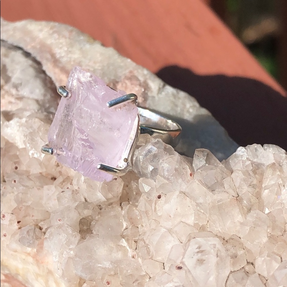 BOUTIQUE ROUGH KUNZITE 925 STERLING SILVER RING, 7 - Picture 2 of 7